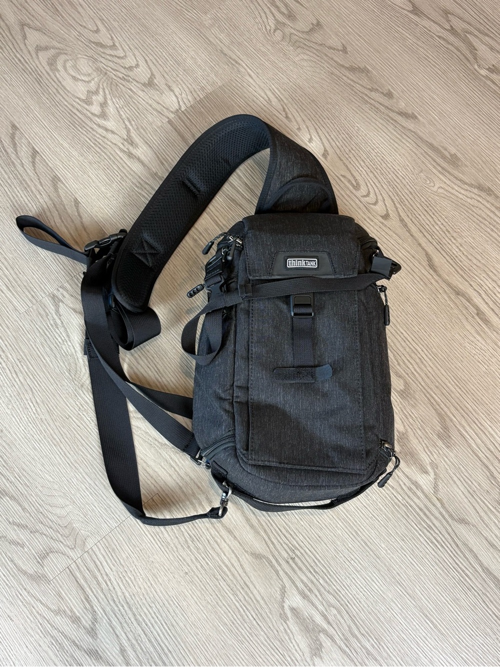 Think Tank shoulder camera bag urban access 8